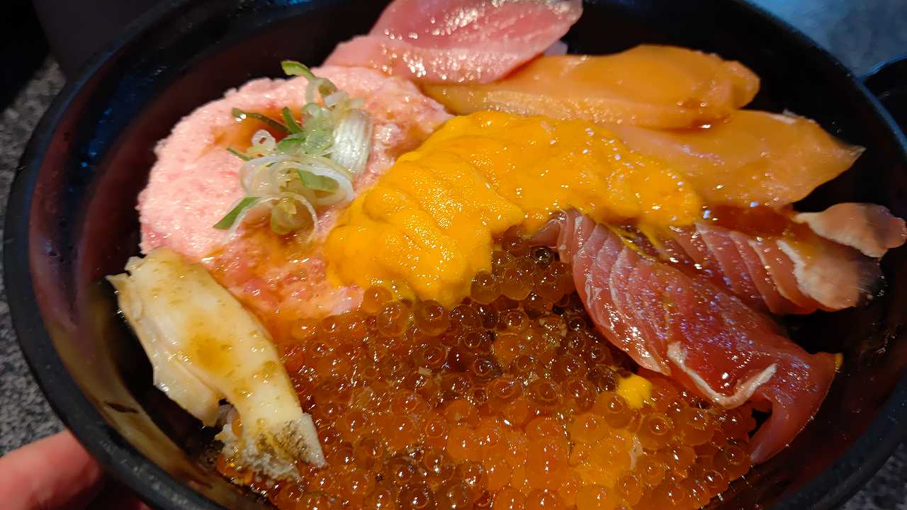 Supreme - 海鮮丼 敦賀 日本海さかな街 味世司 スーパー極め丼 大 #GSXR #GK71B